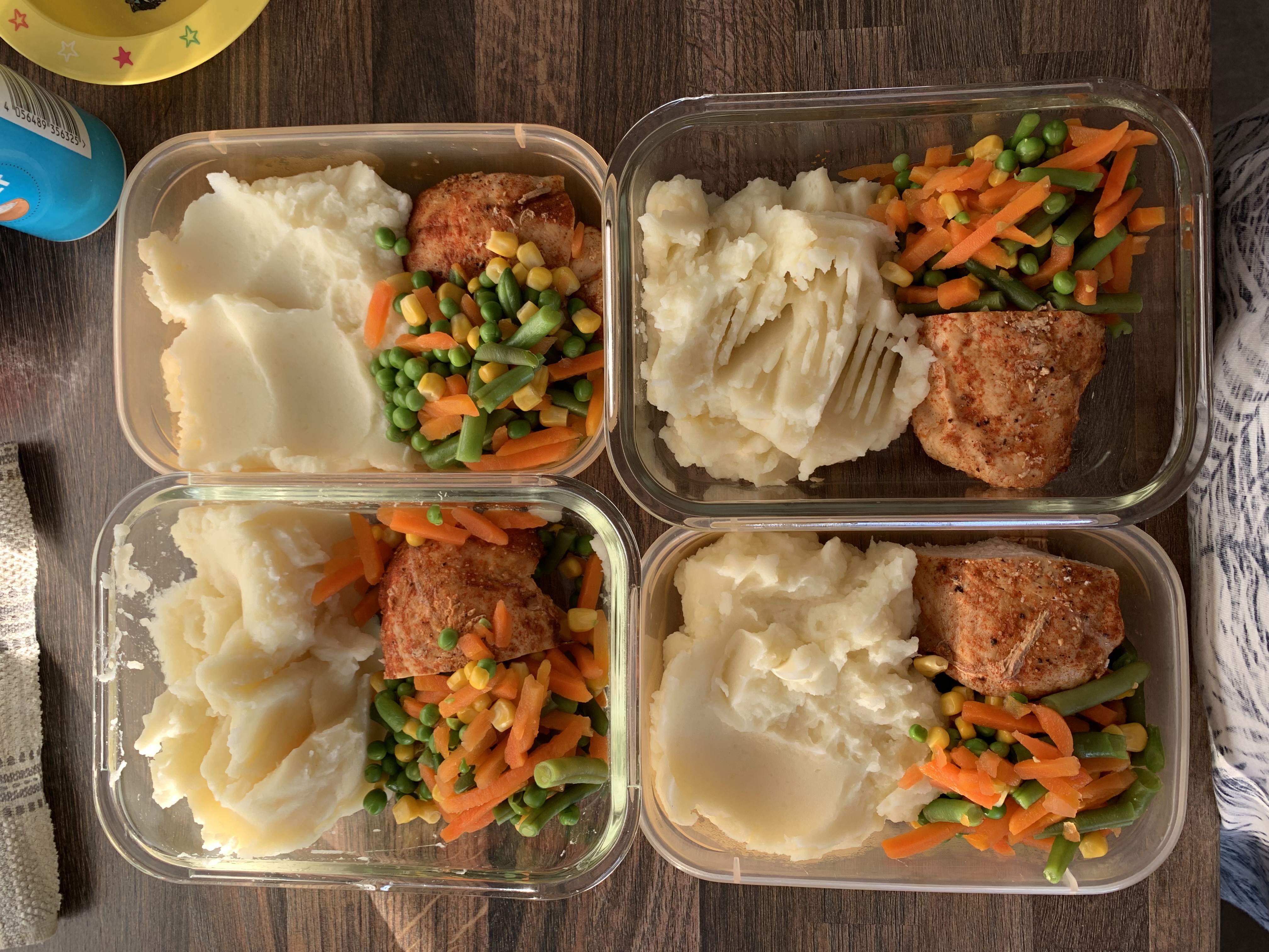 Meal prep boxes with mash, vegetables and chicken